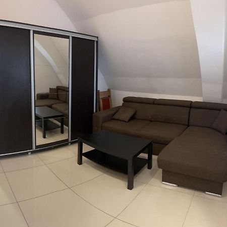 Chez Ana Apartment โอโตเปนี ภายนอก รูปภาพ