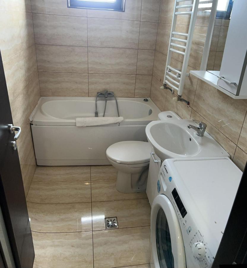 Chez Ana Apartment โอโตเปนี ภายนอก รูปภาพ